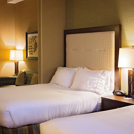 Holiday Inn Express & Suites Logan By Ihg Exteriör bild