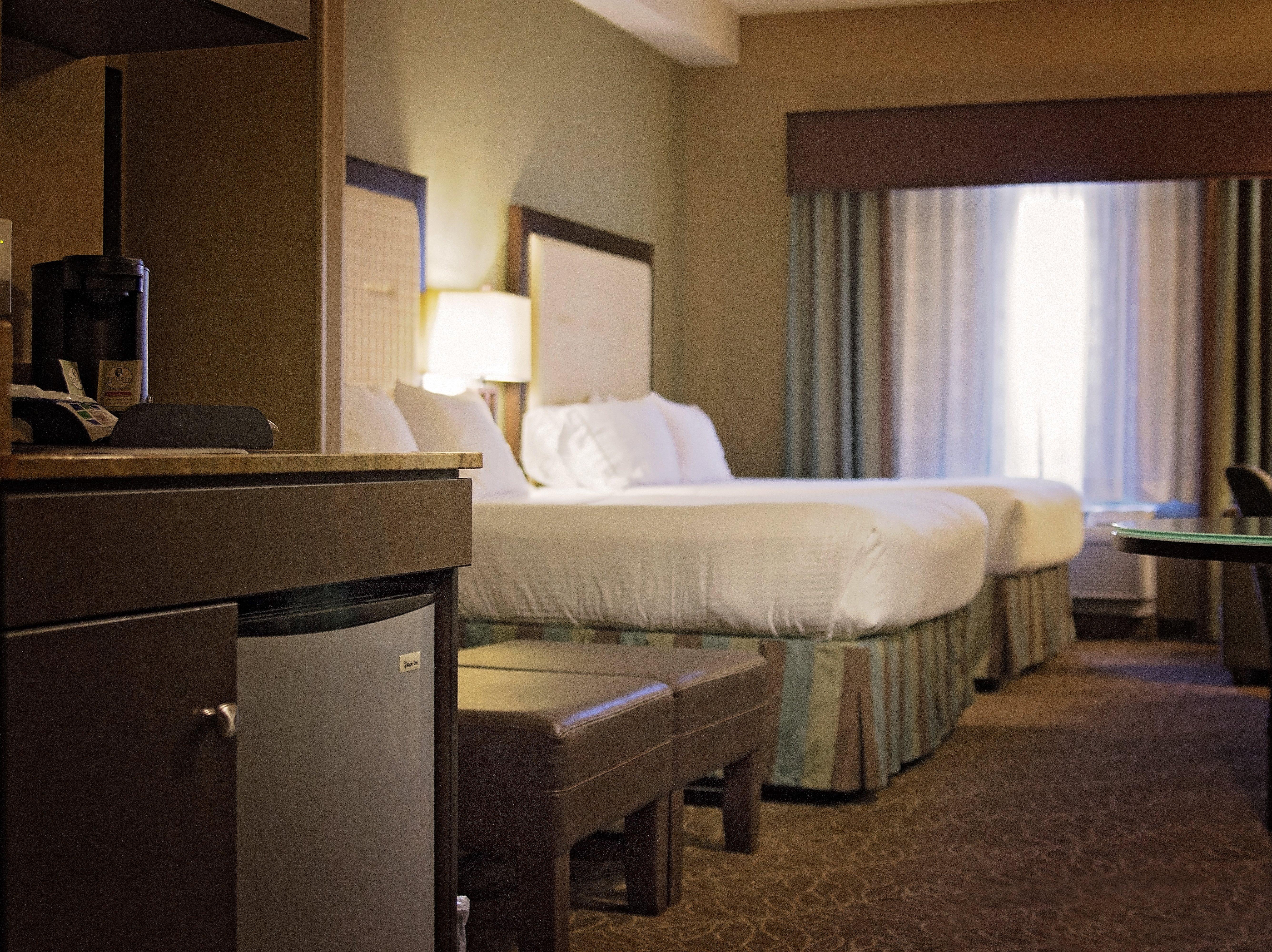 Holiday Inn Express & Suites Logan By Ihg Exteriör bild