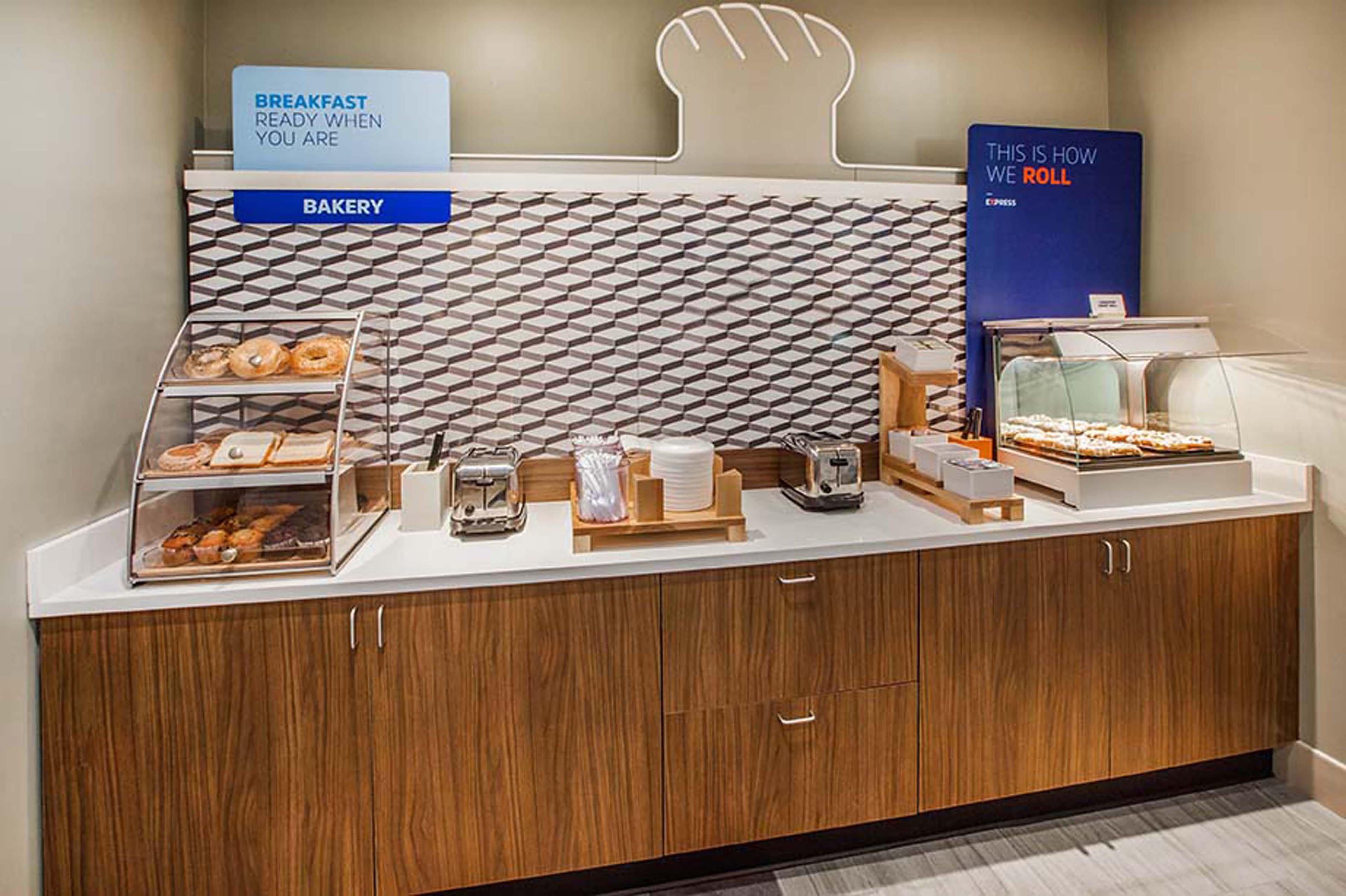 Holiday Inn Express & Suites Logan By Ihg Exteriör bild