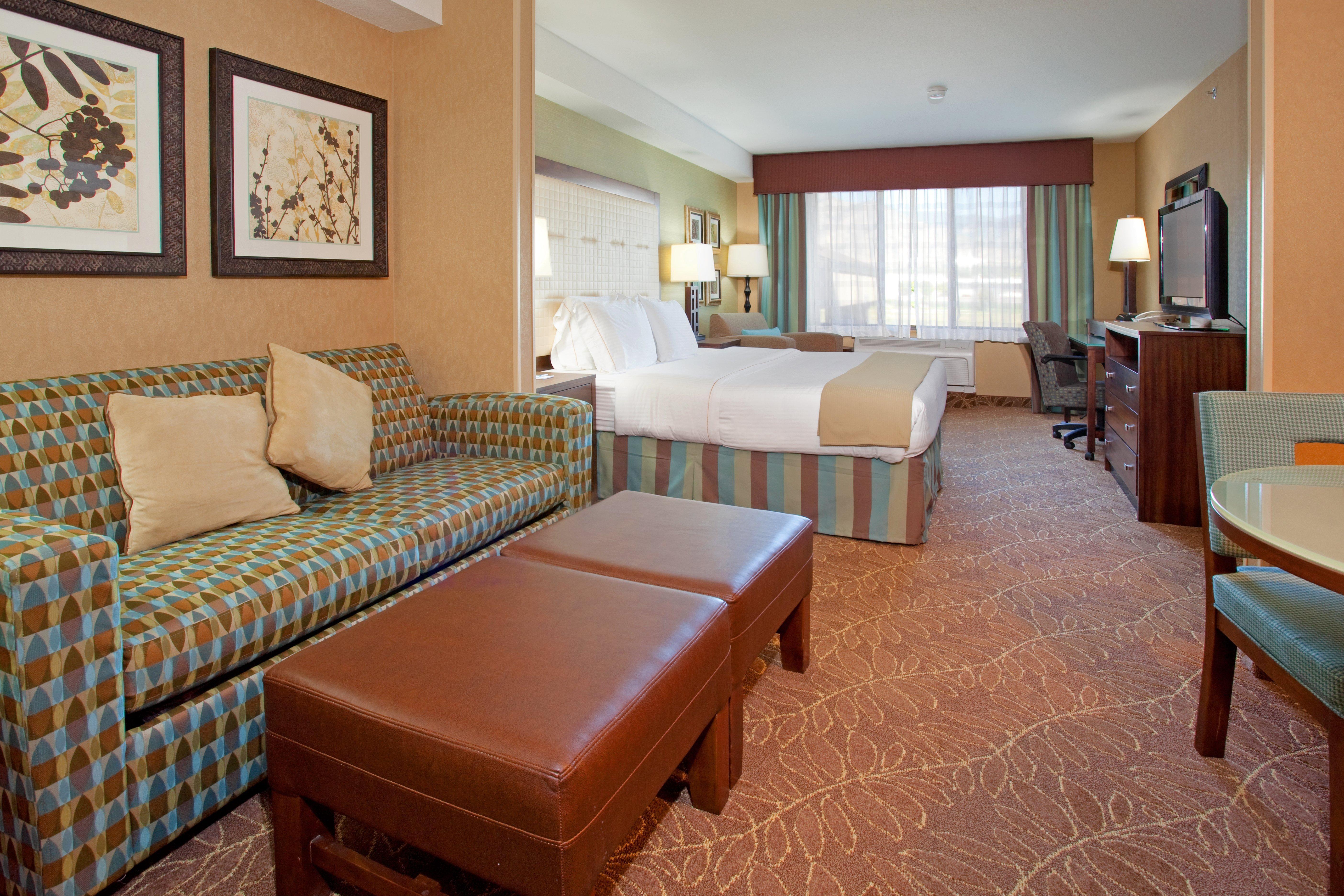 Holiday Inn Express & Suites Logan By Ihg Exteriör bild