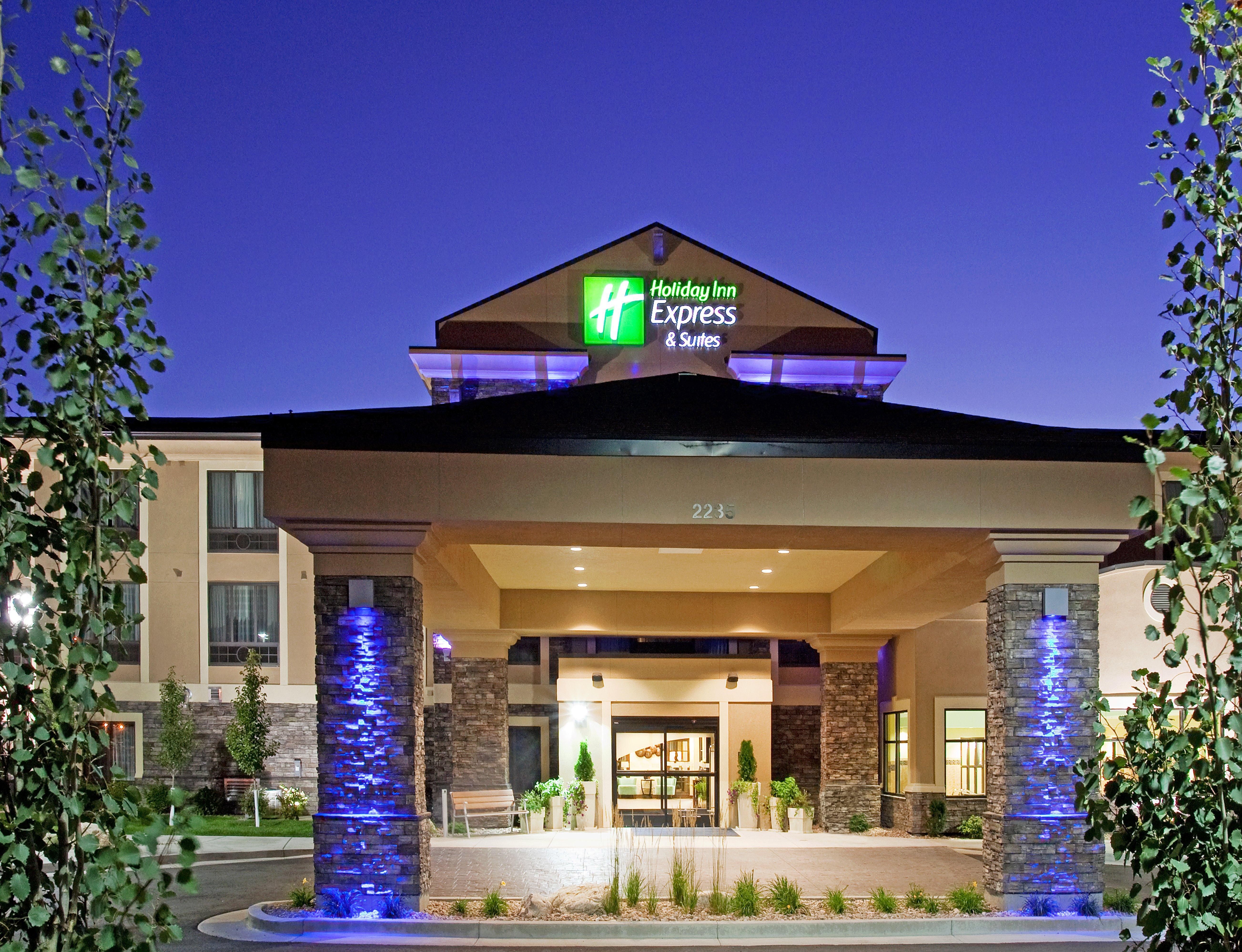 Holiday Inn Express & Suites Logan By Ihg Exteriör bild