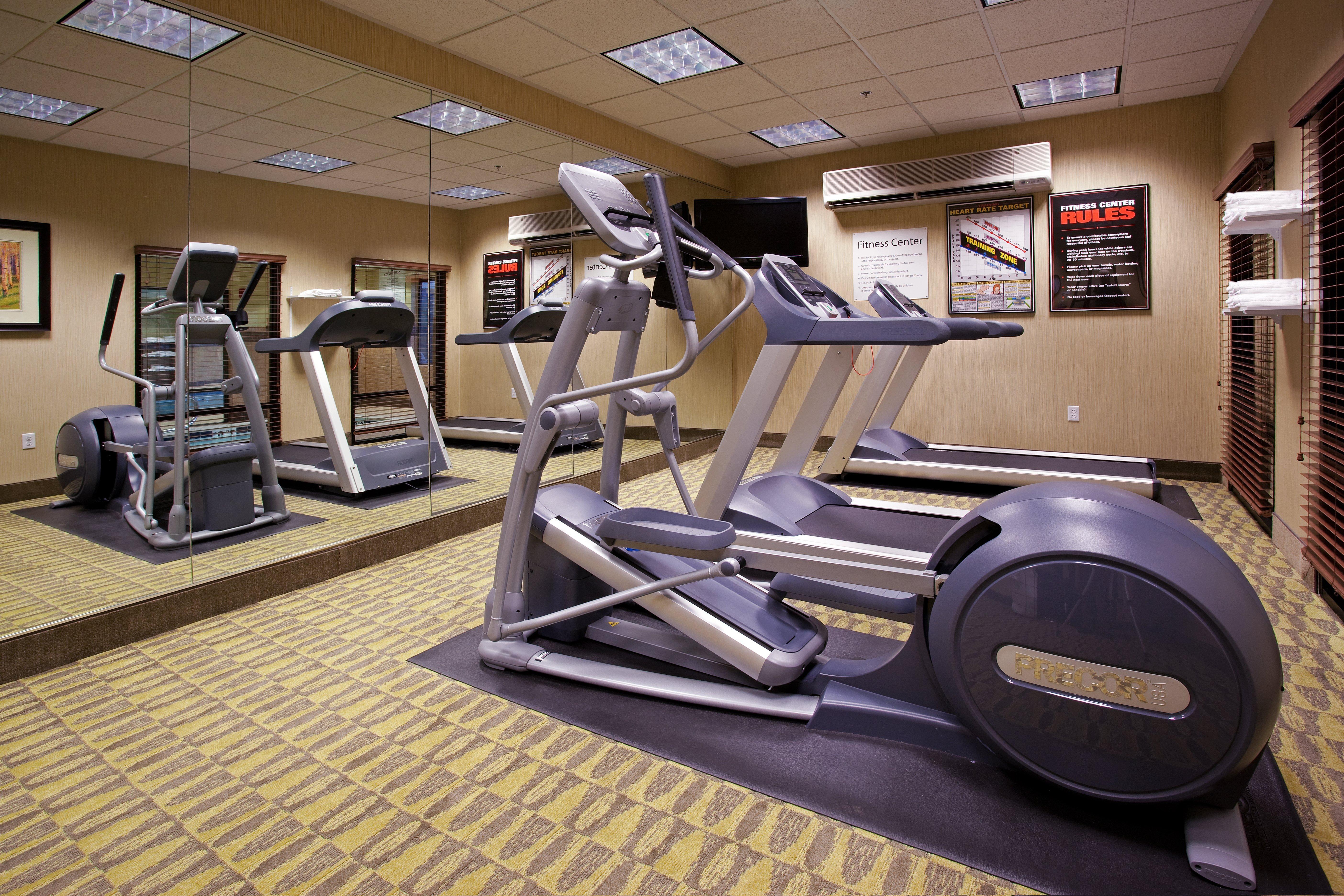 Holiday Inn Express & Suites Logan By Ihg Exteriör bild