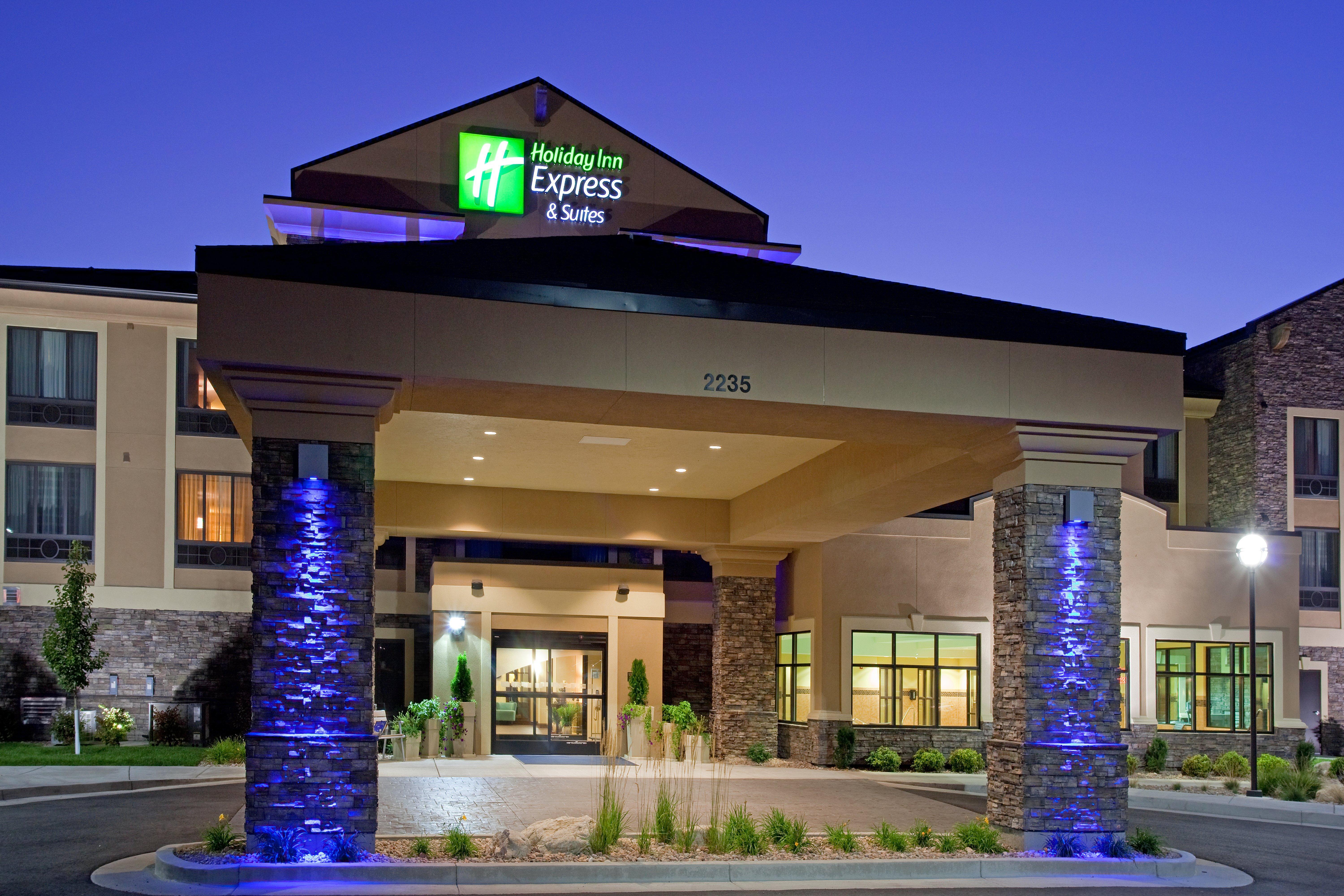 Holiday Inn Express & Suites Logan By Ihg Exteriör bild