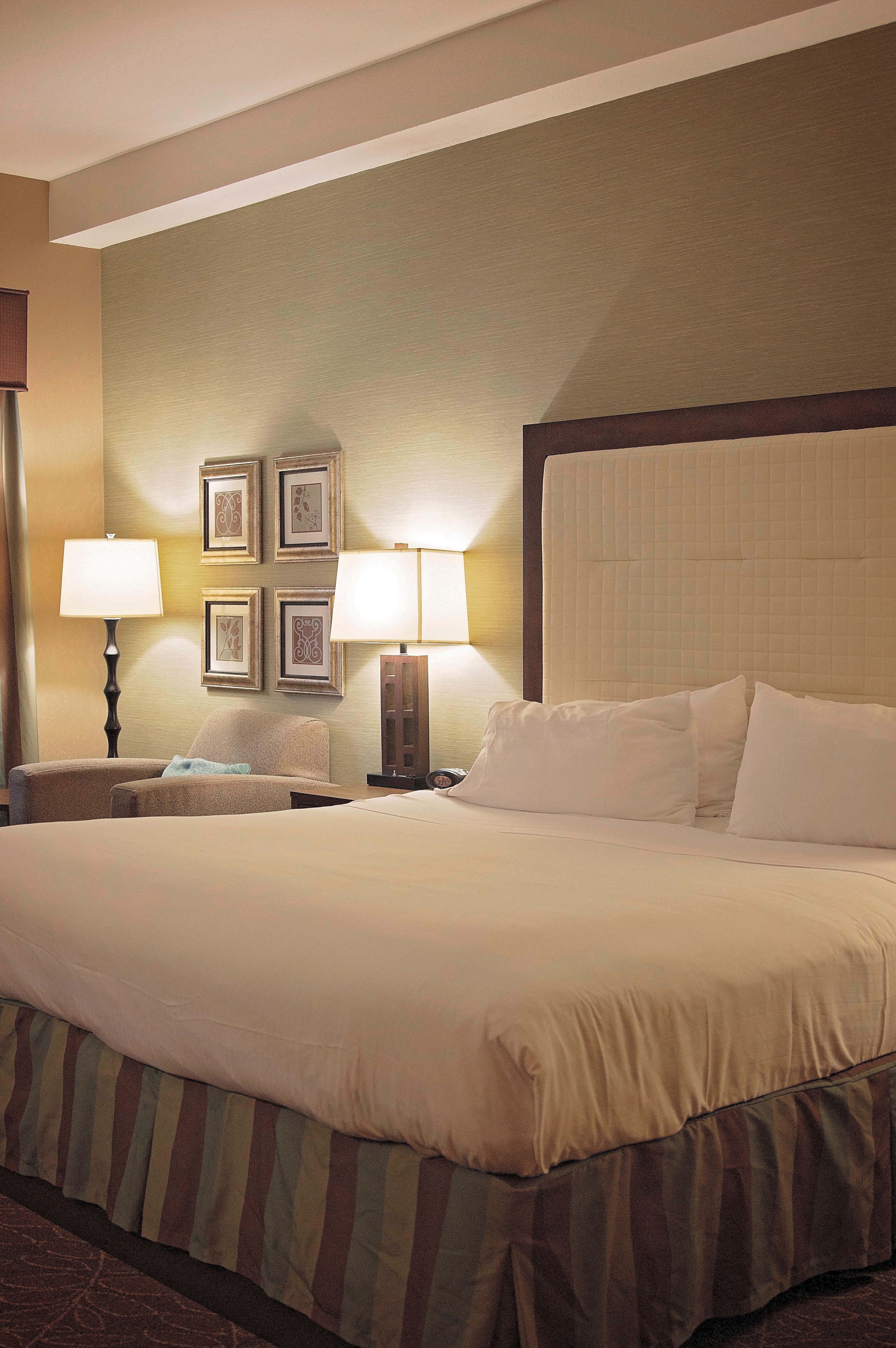 Holiday Inn Express & Suites Logan By Ihg Exteriör bild