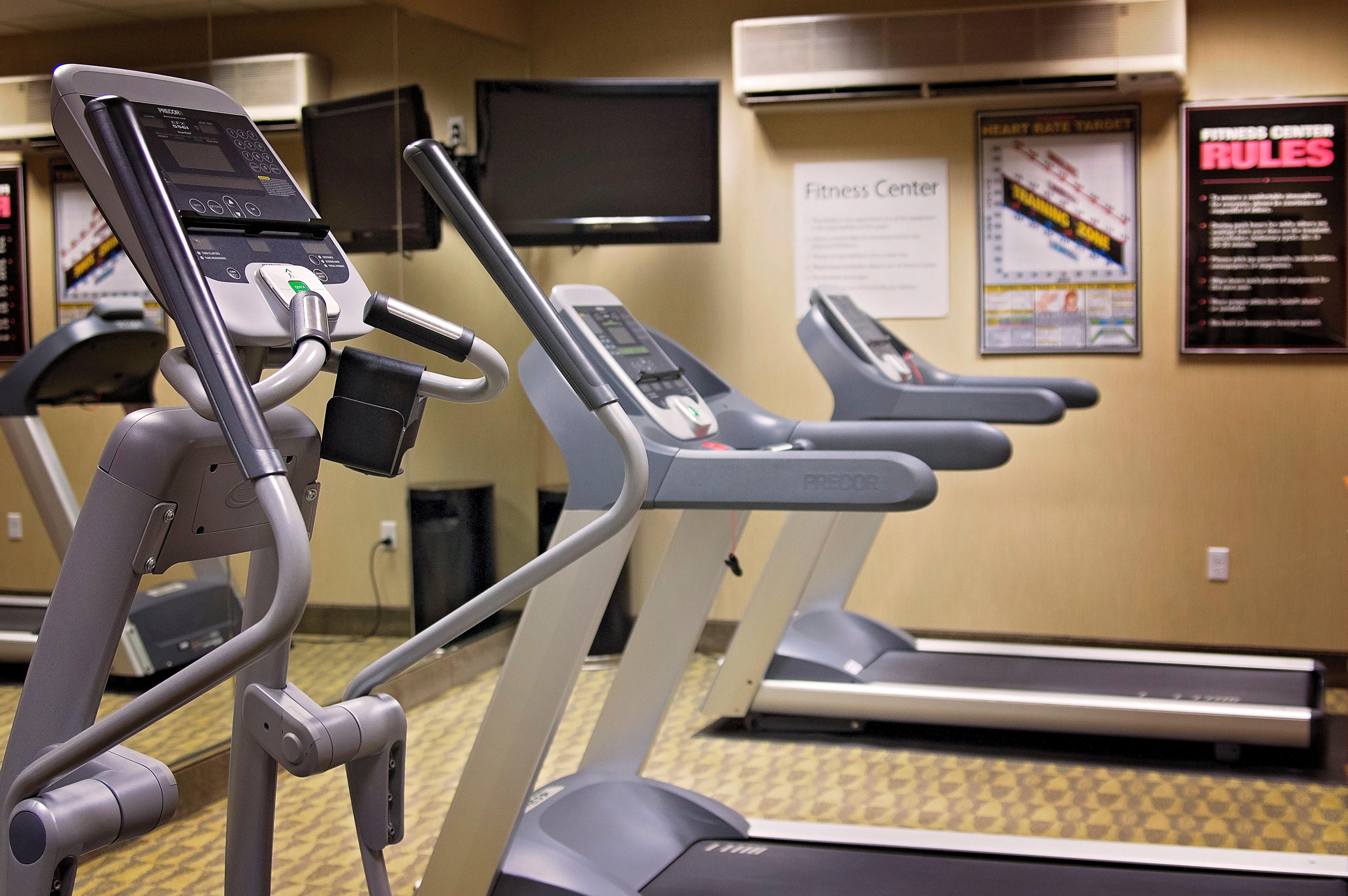 Holiday Inn Express & Suites Logan By Ihg Exteriör bild
